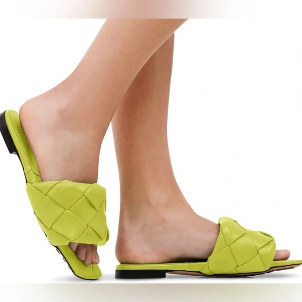 Bottega Veneta Lido Flat Leather Sandals - Picture 2 of 7